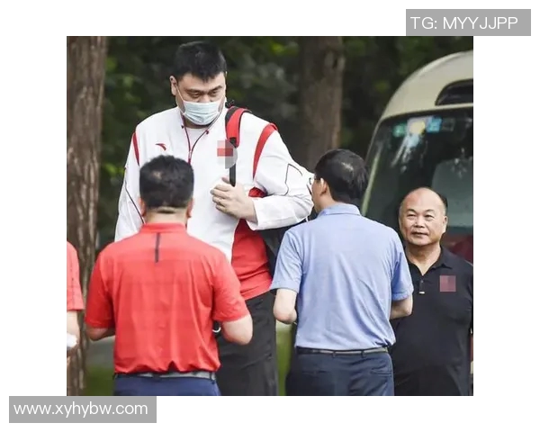 姚明减重成功现身400斤巨人展现自信笑容无负担生活更轻松