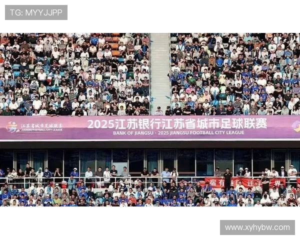 南京足球队战术之争引发热议球迷与专家各执己见探讨未来方向 南京足球队战术之争引发热议球迷与专家各执己见探讨未来方向